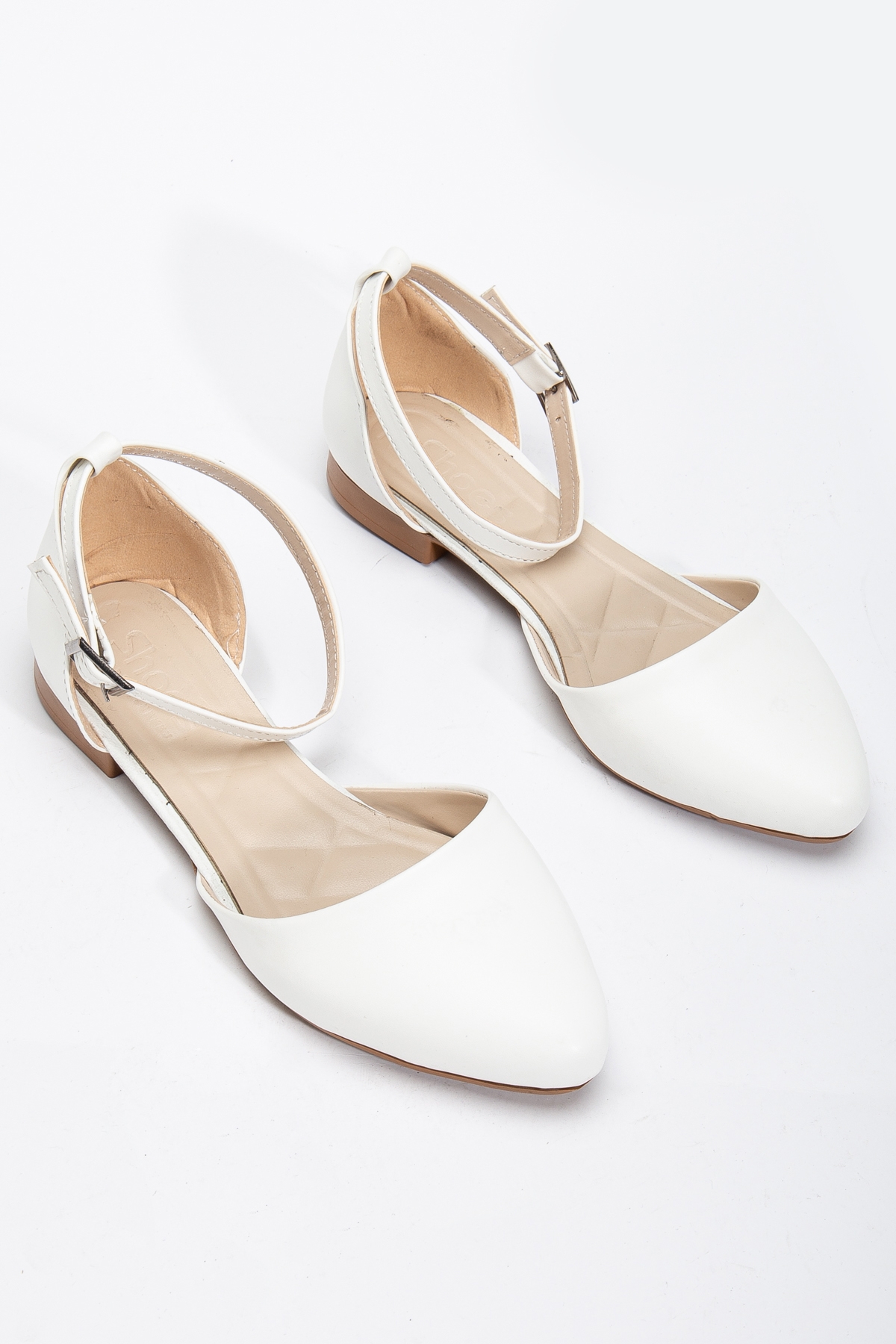 Kadın Beyaz Bilekten Bağlamalı Tokalı Babet - Görsel 4