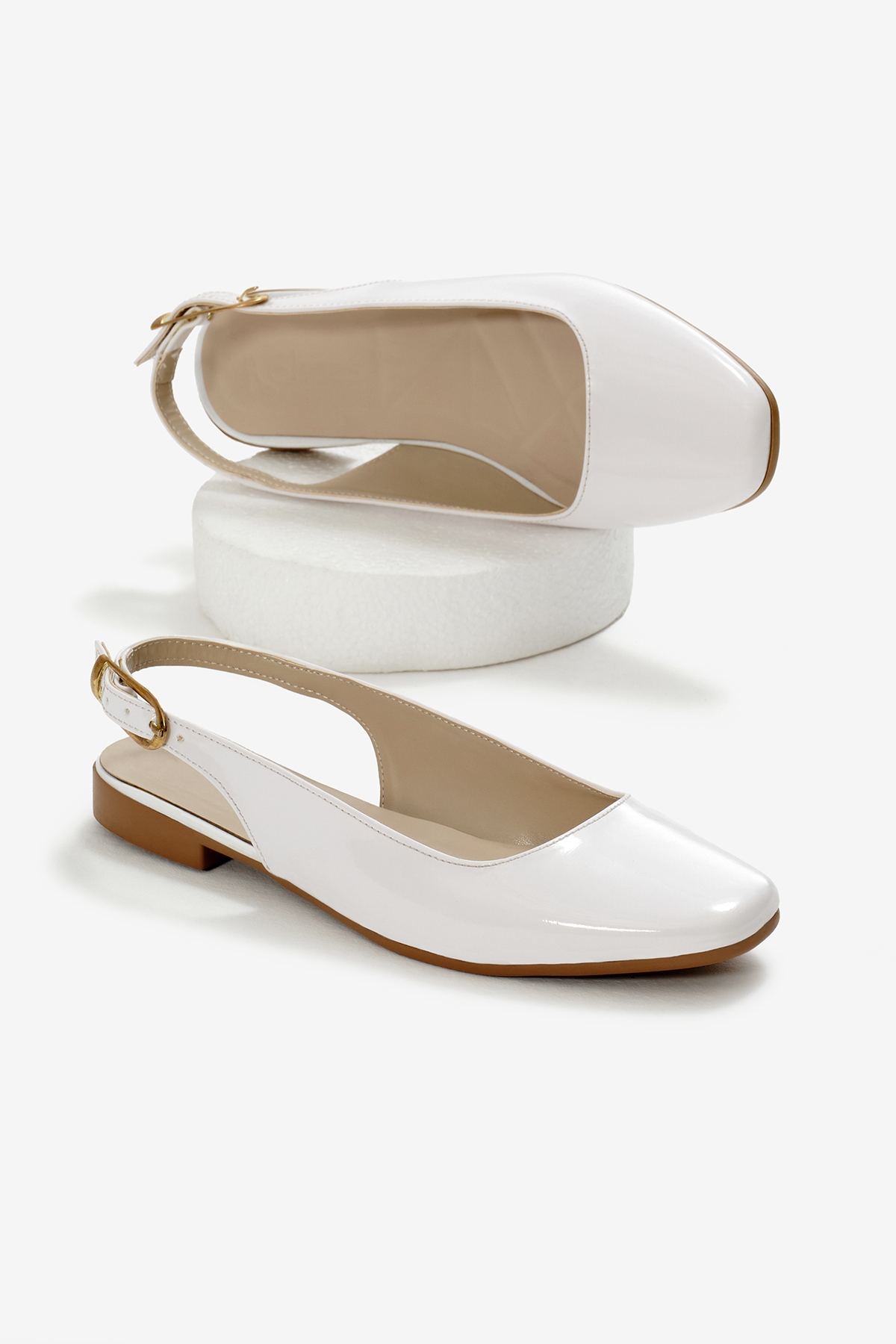 Kadın Beyaz Arkası Açık Tokalı Babet - Görsel 3