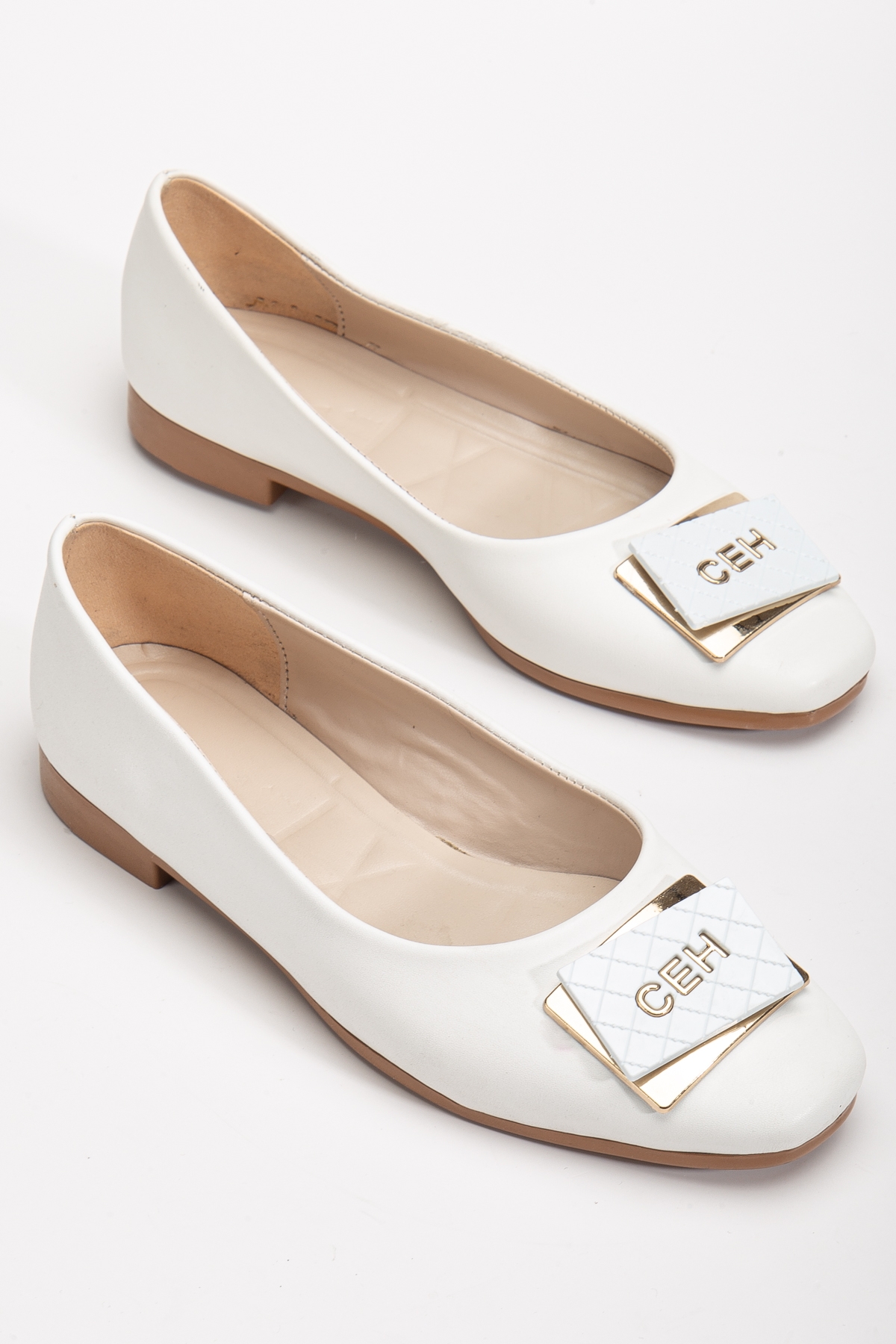 Kadın Beyaz Oval Burunlu Önü Tokalı Babet - Görsel 4