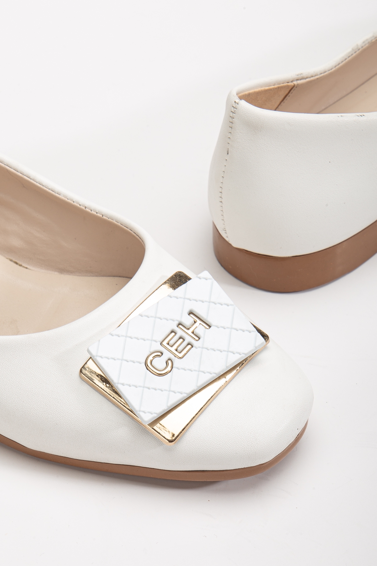 Kadın Beyaz Oval Burunlu Önü Tokalı Babet - Görsel 5