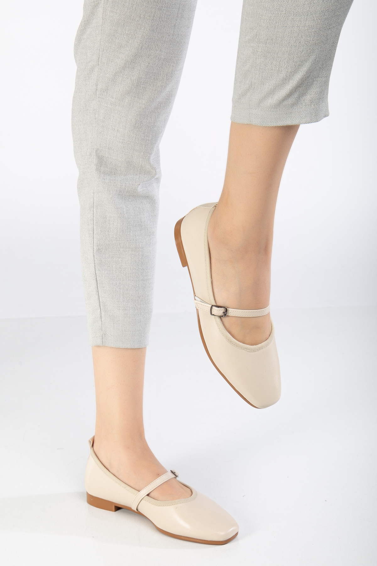 Kadın Bej Oval Burunlu Toka Bağlamalı Babet - Görsel 2