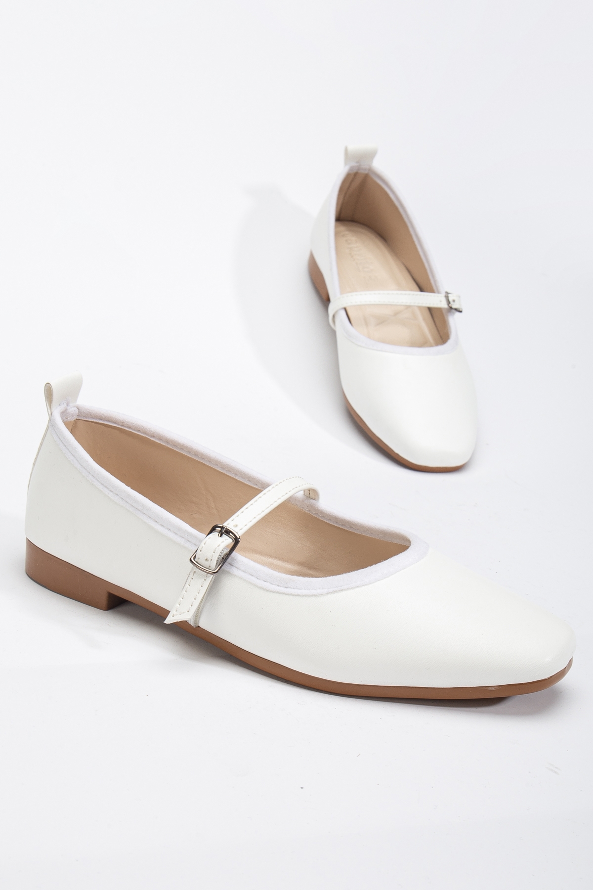 Kadın Beyaz Oval Burunlu Toka Bağlamalı Babet - Görsel 3