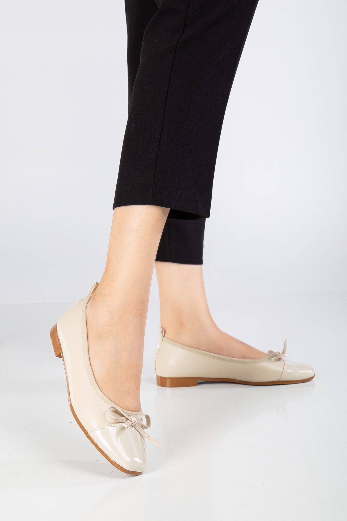 Kadın Bej Yanı Hasır Detaylı Fiyonklu Babet - Görsel 2