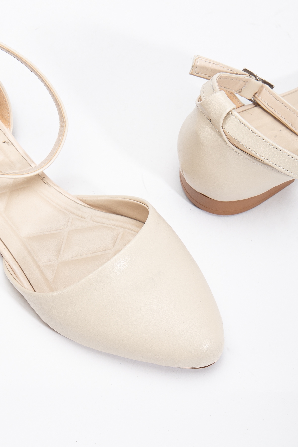 Kadın Bej Bilekten Bağlamalı Tokalı Babet - Görsel 5