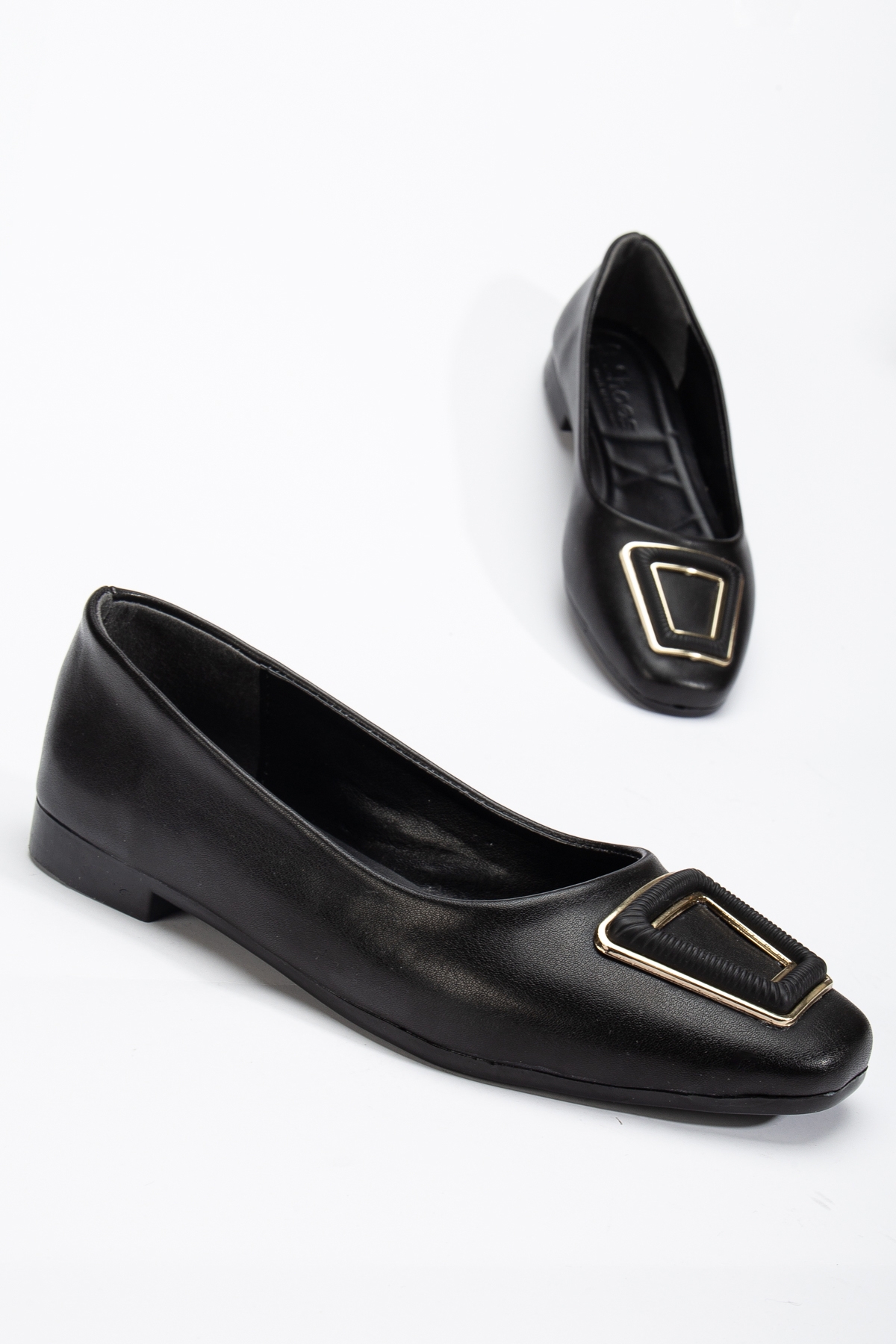 Kadın Siyah Oval Burunlu Önü Toka Detaylı Babet - Görsel 3