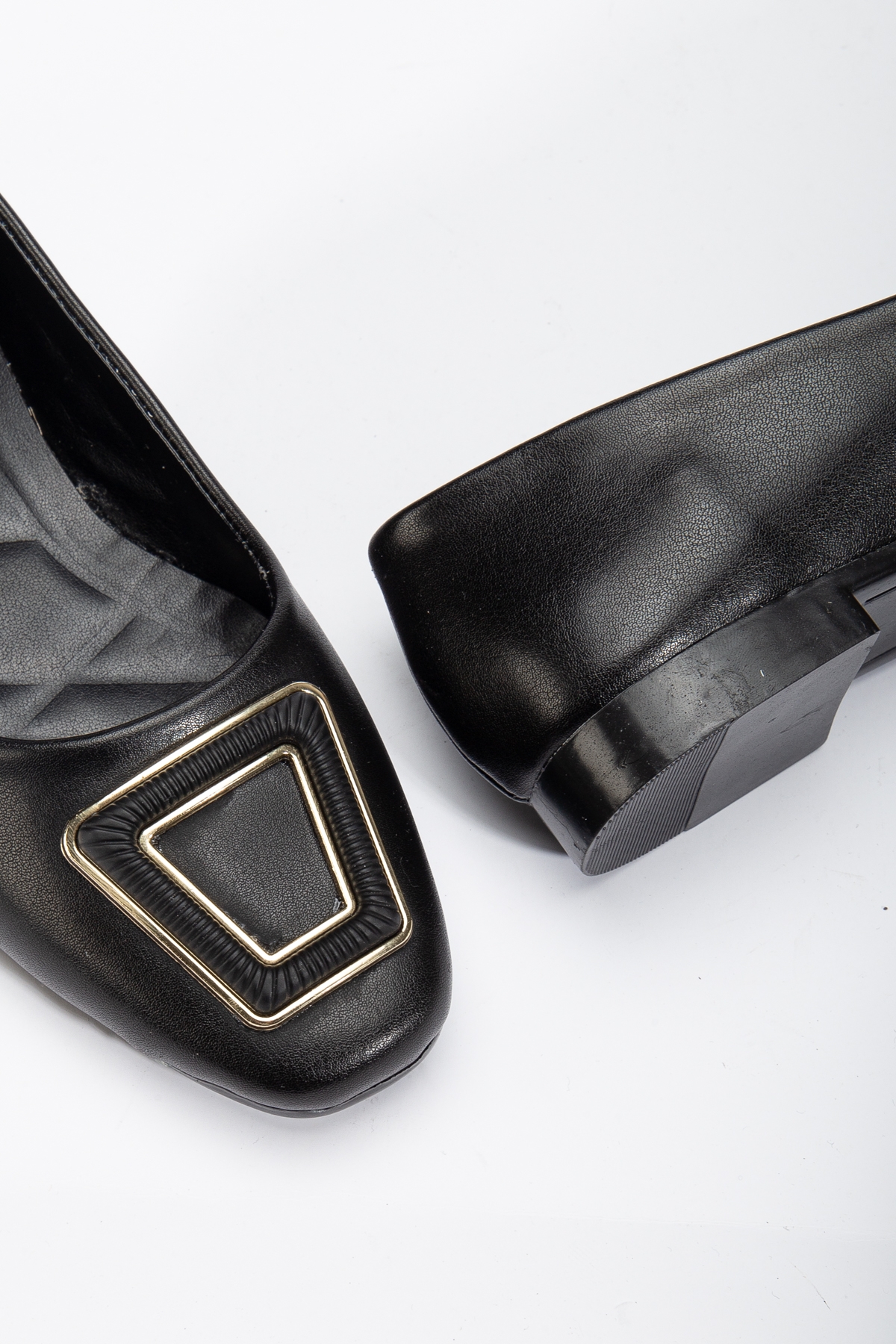 Kadın Siyah Oval Burunlu Önü Toka Detaylı Babet - Görsel 5