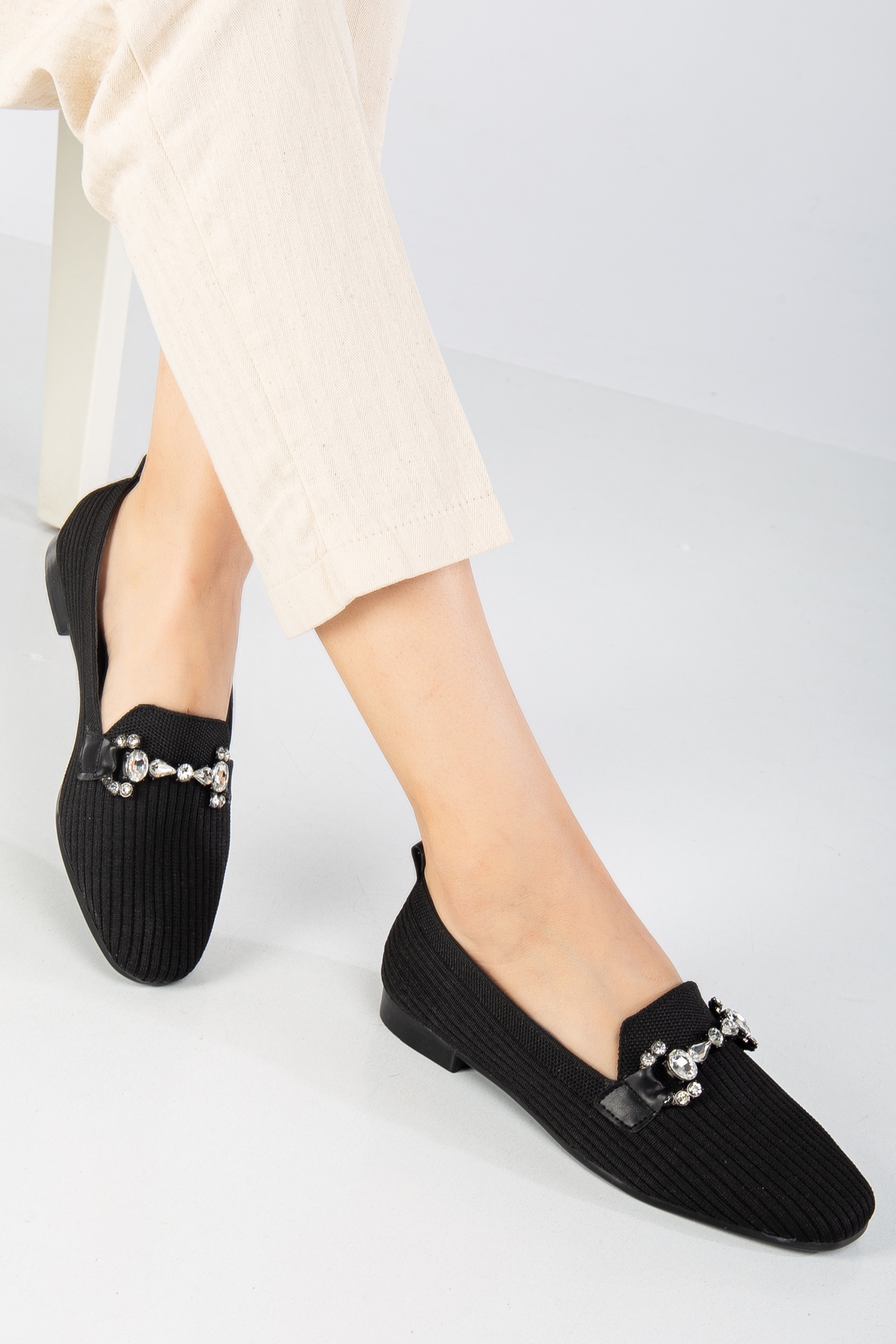 Tonny Black Kadın Siyah Önü Toka Detaylı Triko Babet model görseli