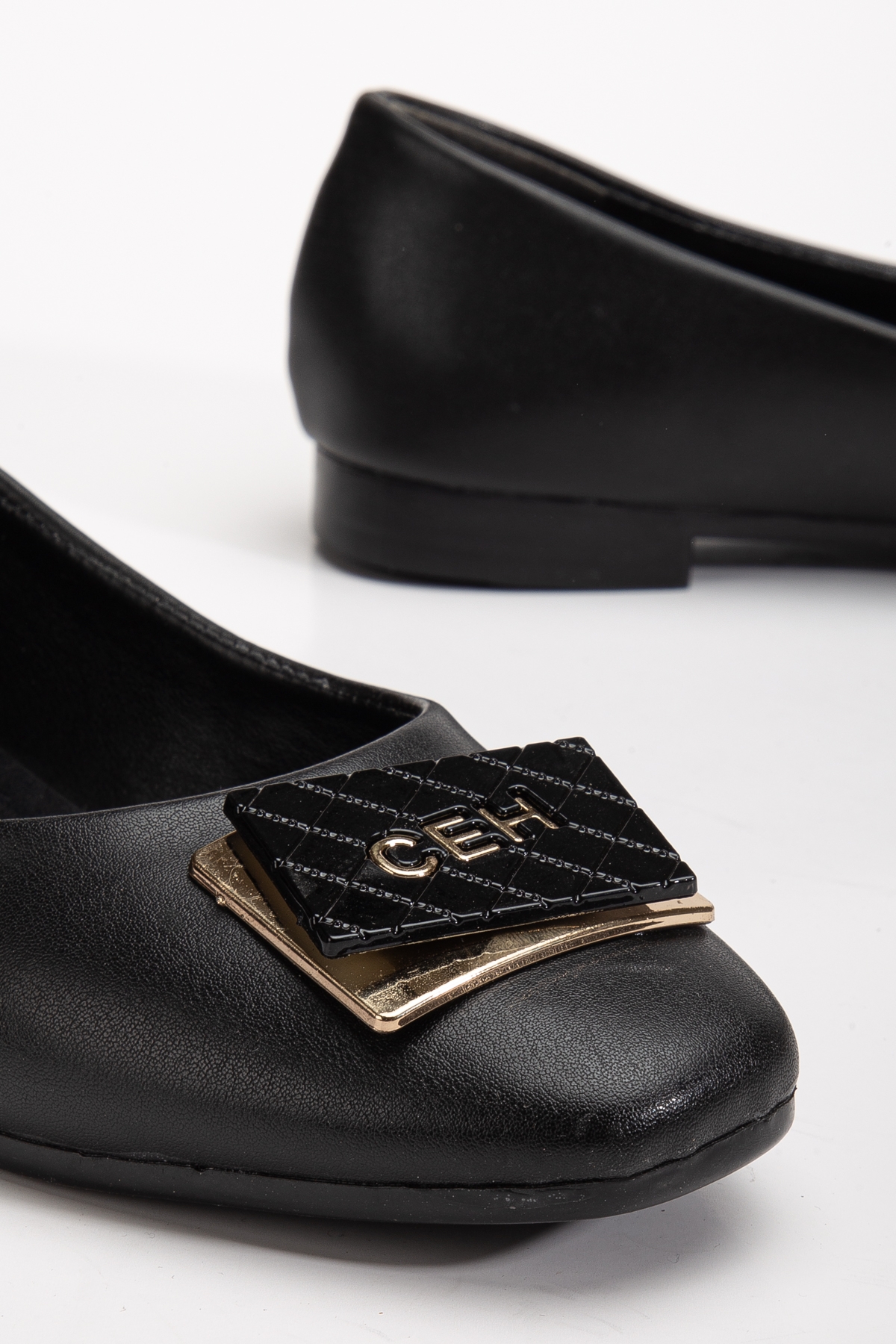 Kadın Siyah Oval Burunlu Önü Tokalı Babet - Görsel 5