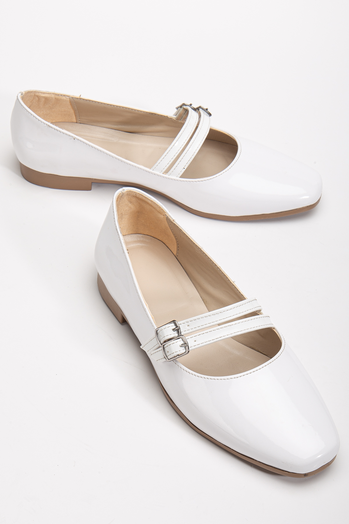 Kadın Beyaz Oval Burunlu Çift Tokalı Babet - Görsel 3