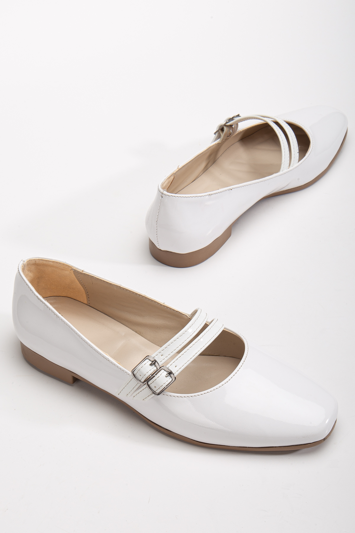 Kadın Beyaz Oval Burunlu Çift Tokalı Babet - Görsel 4