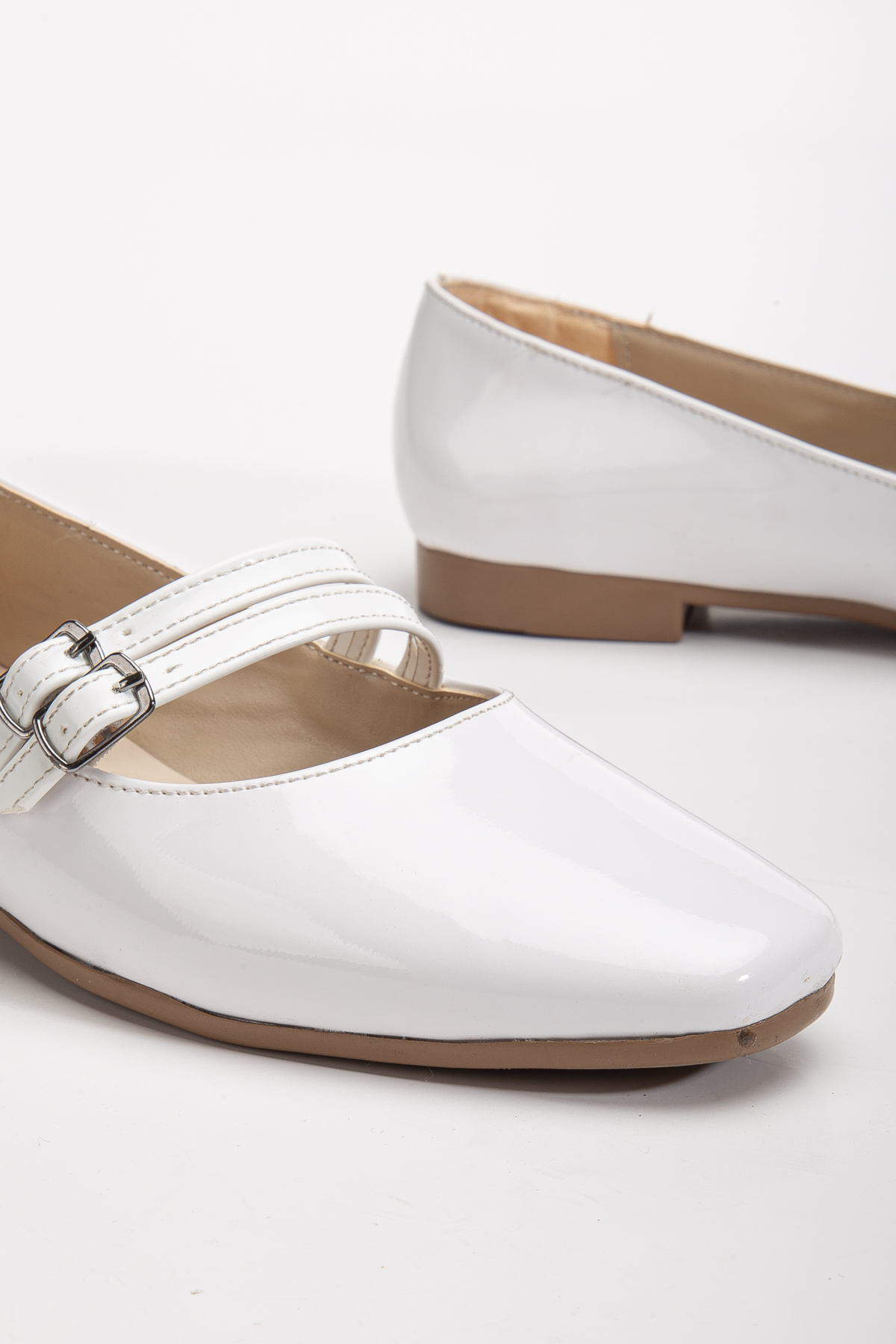 Kadın Beyaz Oval Burunlu Çift Tokalı Babet - Görsel 5