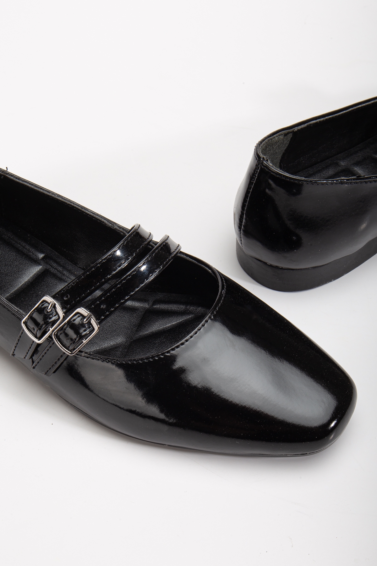 Kadın Siyah Oval Burunlu Çift Tokalı Babet - Görsel 5