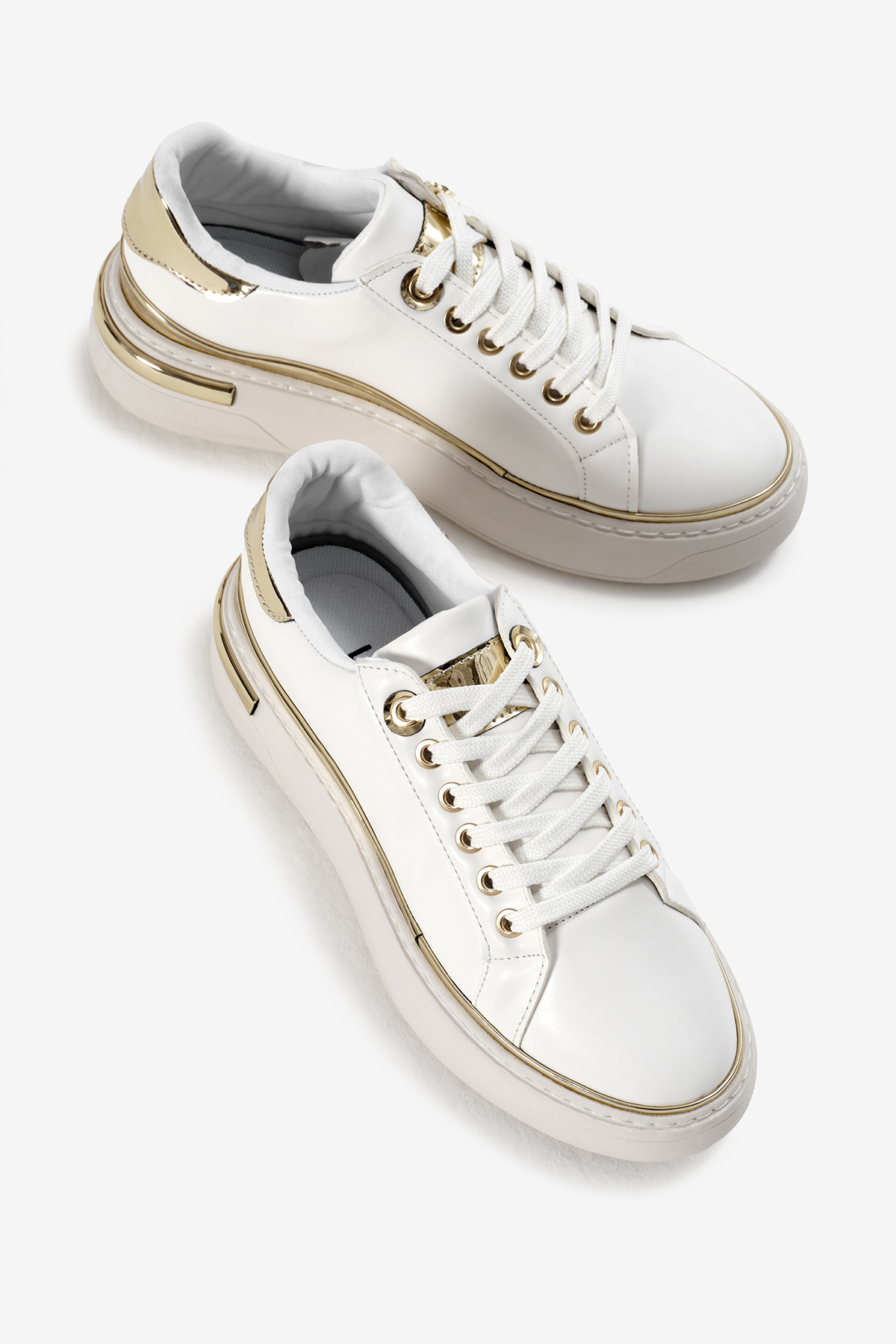 Kadın Beyaz Kalın Poli Taban Altın Detaylı Bağcıklı Spor Ayakkabı - Görsel 4