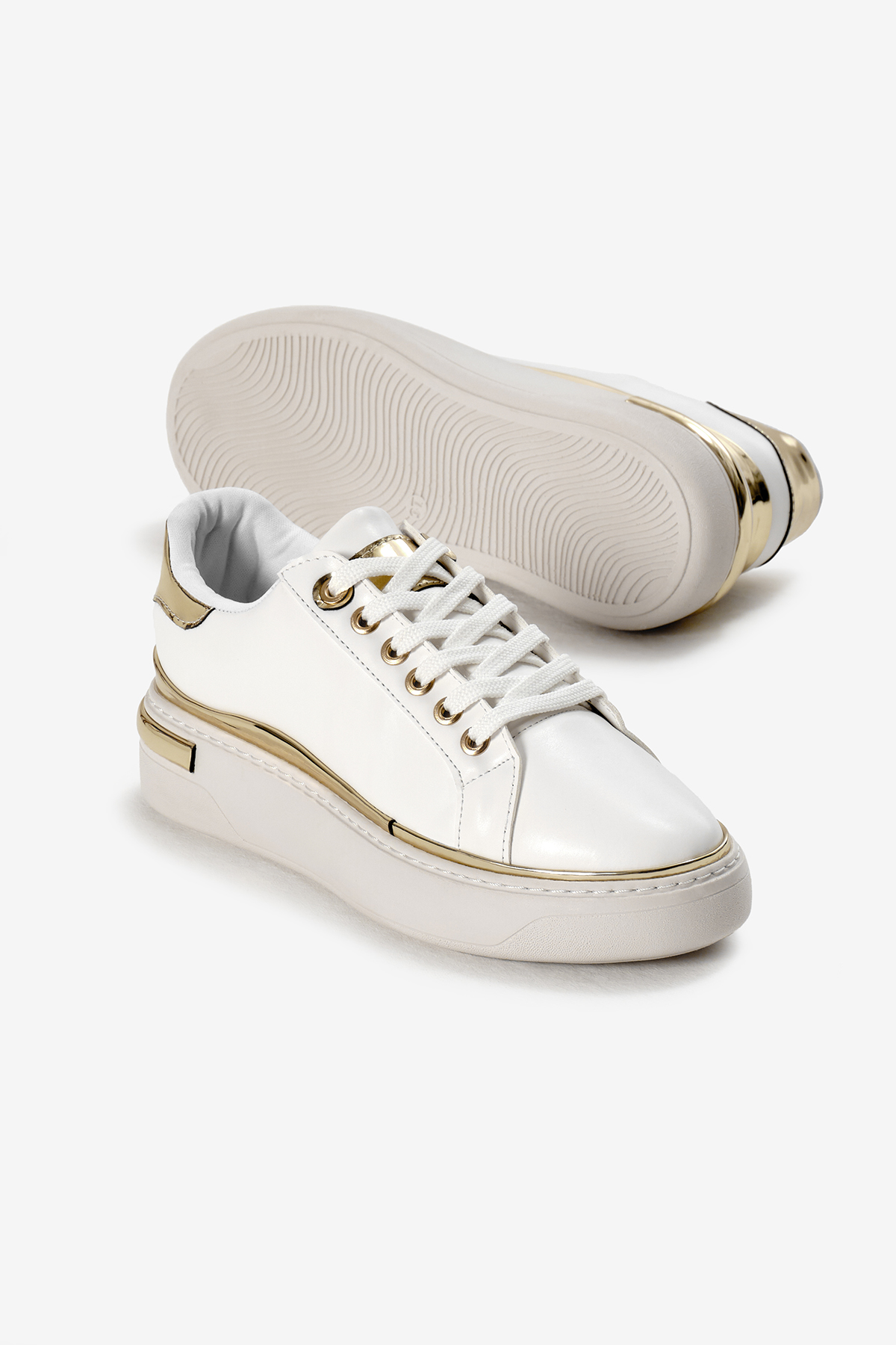 Kadın Beyaz Kalın Poli Taban Altın Detaylı Bağcıklı Spor Ayakkabı - Görsel 5