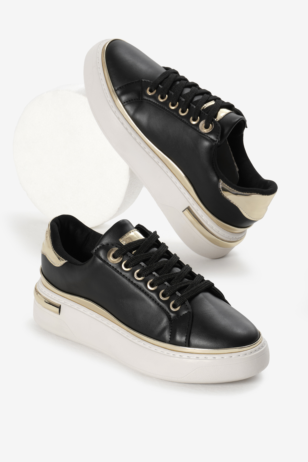 Kadın Siyah Kalın Poli Taban Altın Detaylı Bağcıklı Spor Ayakkabı - Görsel 3