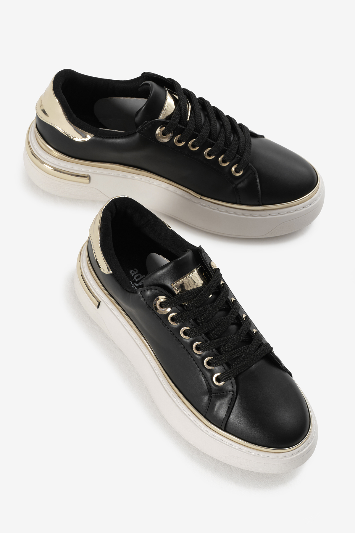 Kadın Siyah Kalın Poli Taban Altın Detaylı Bağcıklı Spor Ayakkabı - Görsel 4