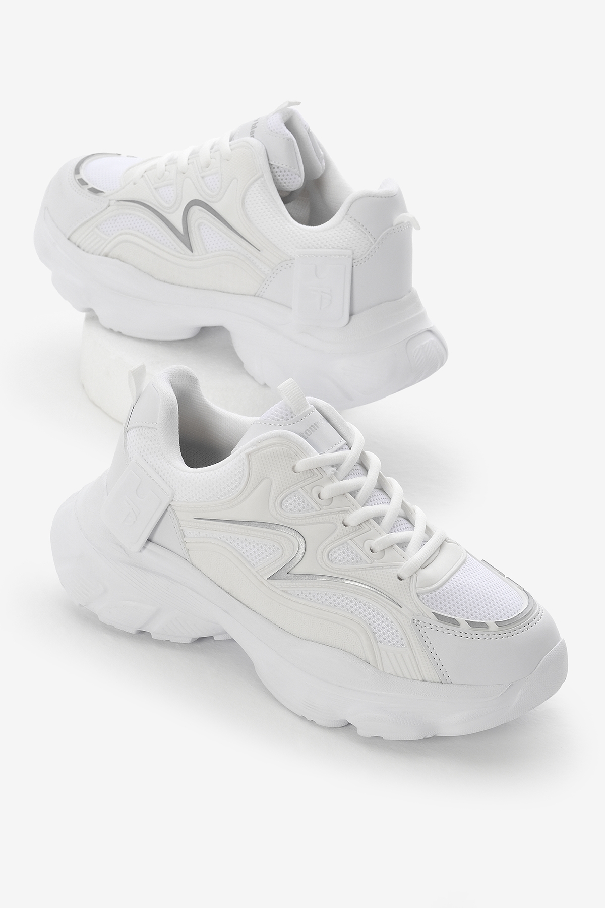 Kadın Beyaz Yüksek EVA Faylon Taban Nefes Alabilen Kumaş Desenli Bağcıklı Spor Ayakkabı - Görsel 2