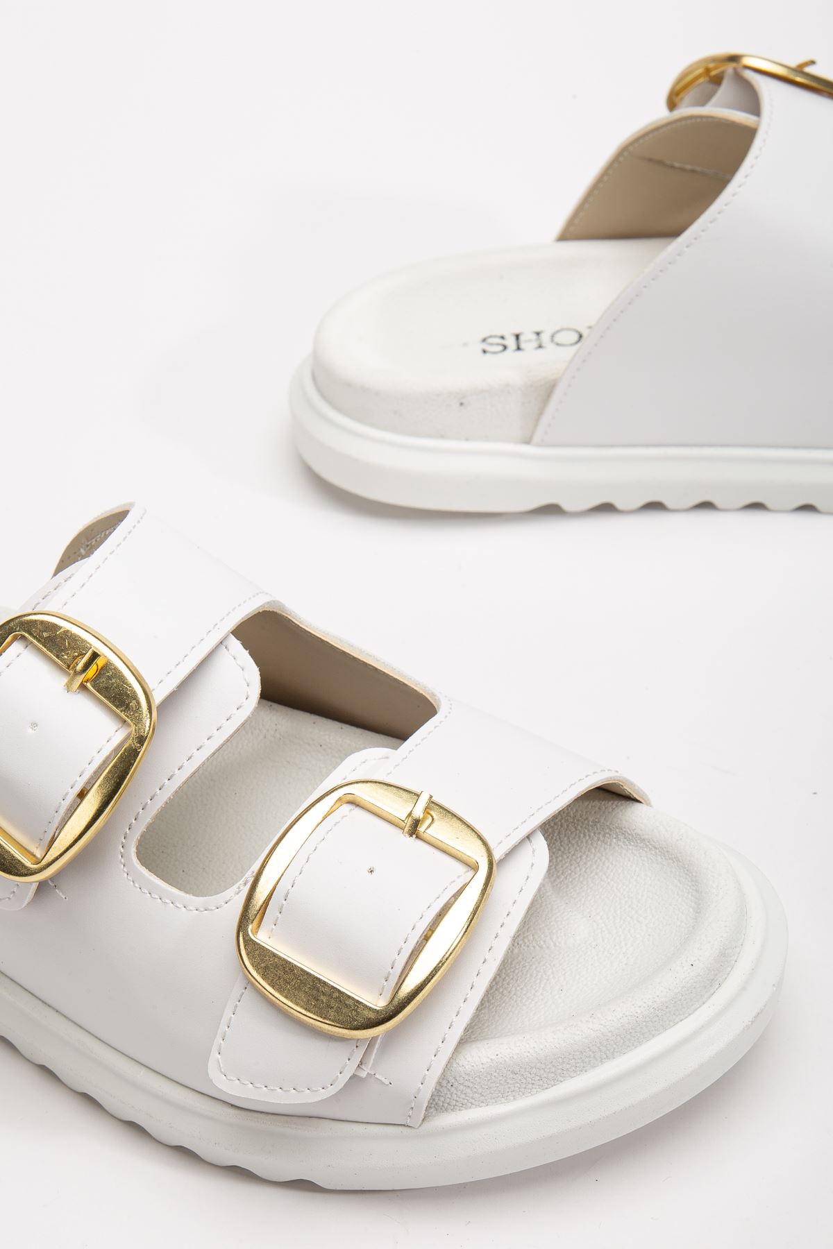 Kadın Beyaz Çift Bantlı Toka Detaylı Terlik - Görsel 5