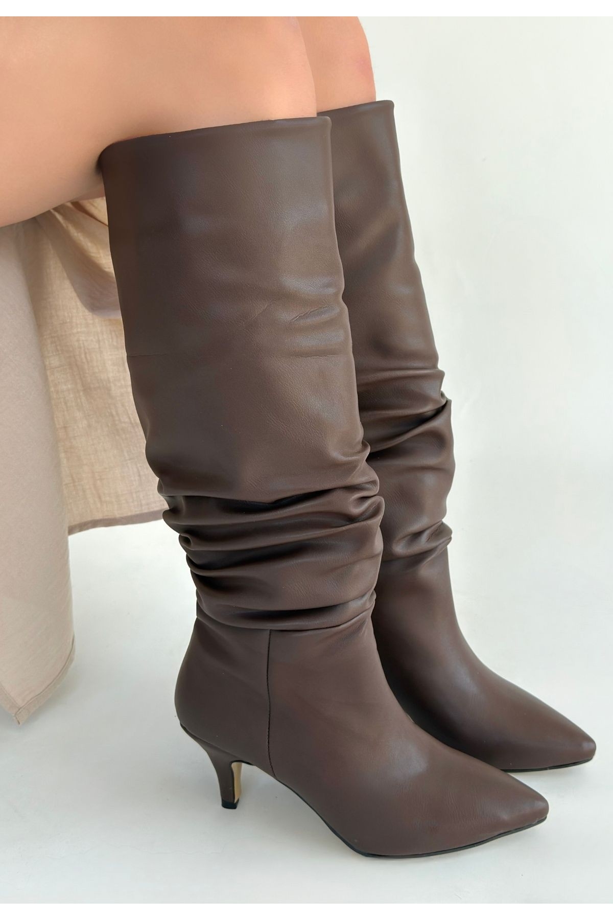 Kahverengi Kadın Topuklu Çizme - Görsel 4