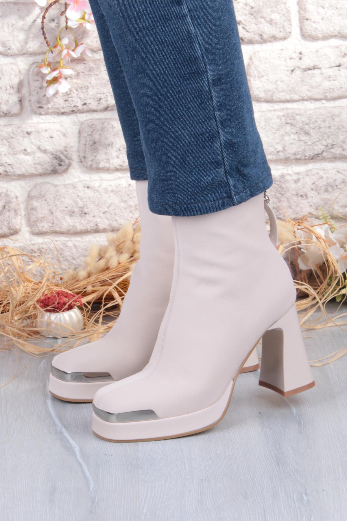 25K414-2 Kalın Topuklu Kut Burun Arka Kısımdan Fermuarlı Kadın Bot - Görsel 3