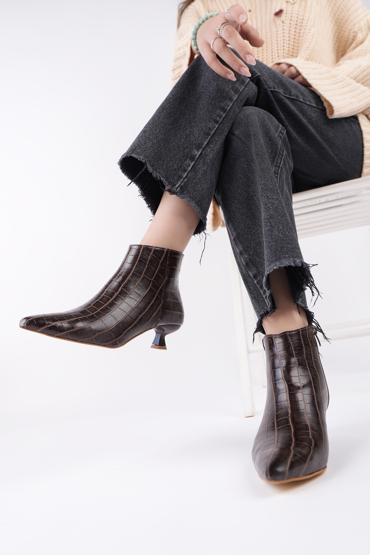 ÇAÇA Kroko Desenli Sivri Burun İnce Topuklu Fermuarlı Kadın Bot - Görsel 3