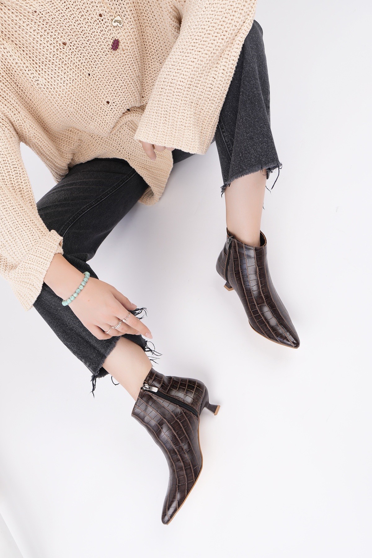 ÇAÇA Kroko Desenli Sivri Burun İnce Topuklu Fermuarlı Kadın Bot - Görsel 4