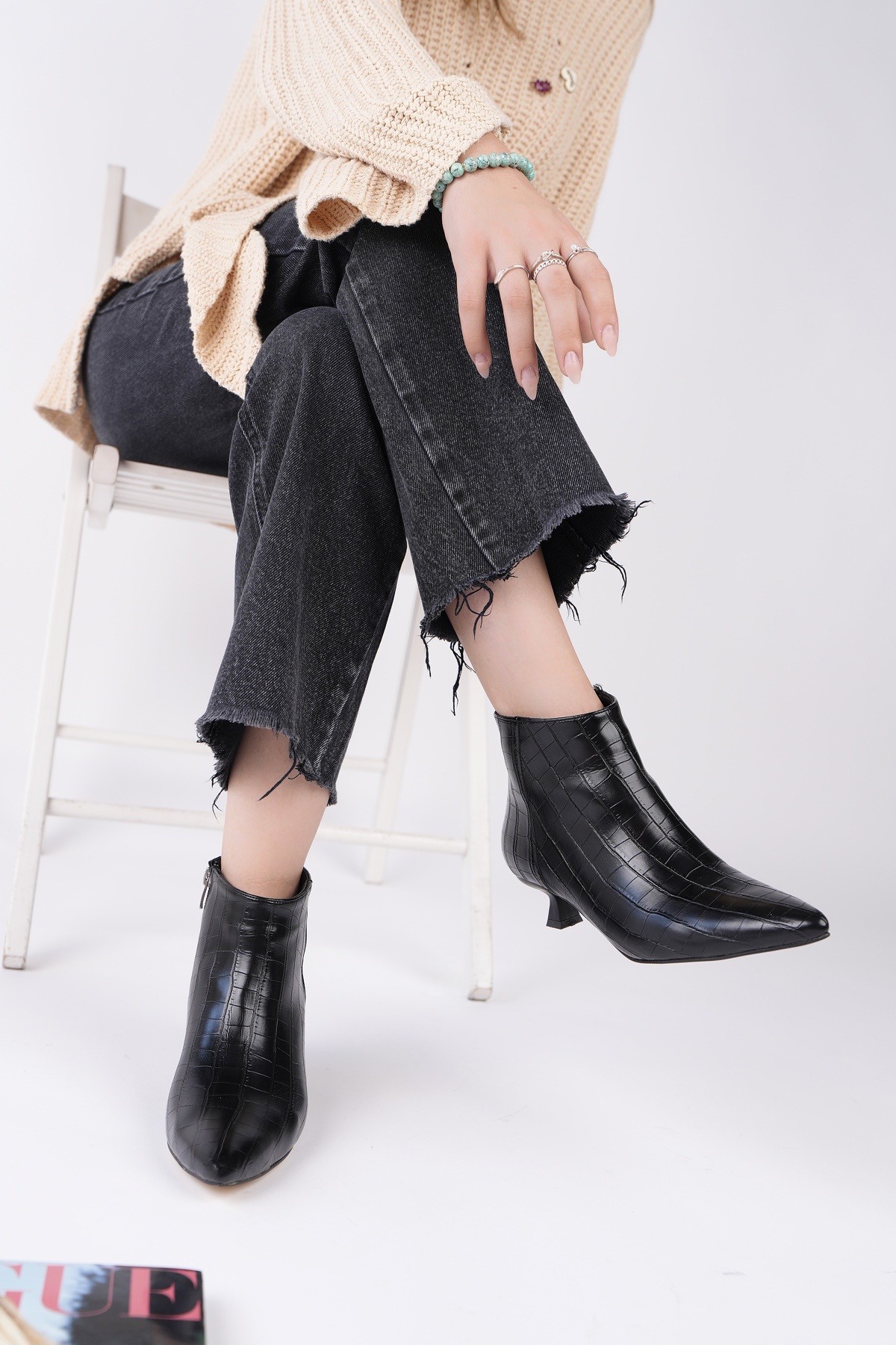 ÇAÇA Kroko Desenli Sivri Burun İnce Topuklu Fermuarlı Kadın Bot - Görsel 9