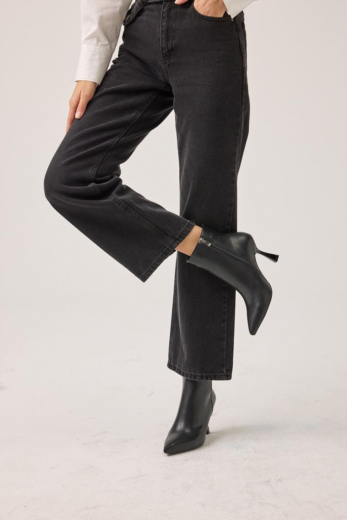 Siyah Kadın Topuklu Bot - Görsel 8