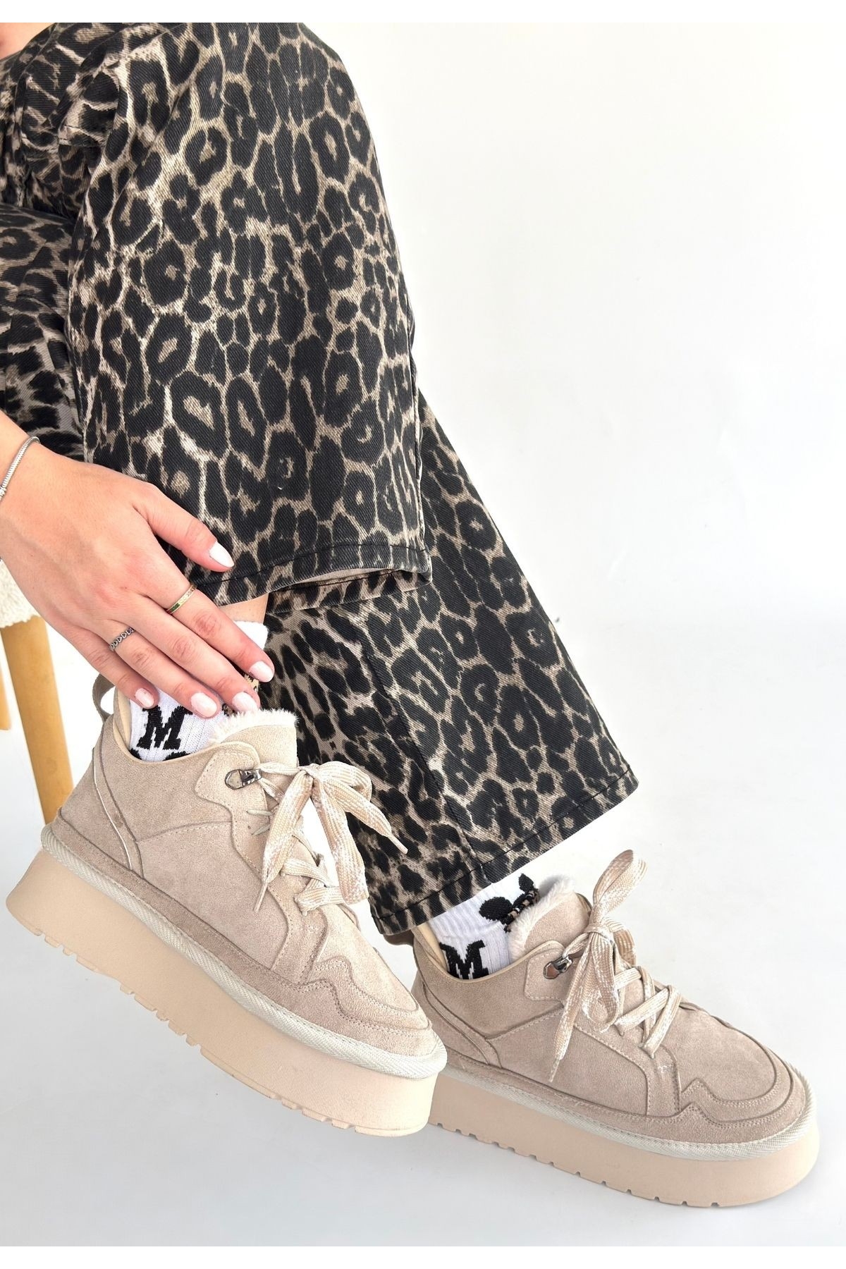 Bej Süet Bağcıklı Kadın Düz Bot - Görsel 3