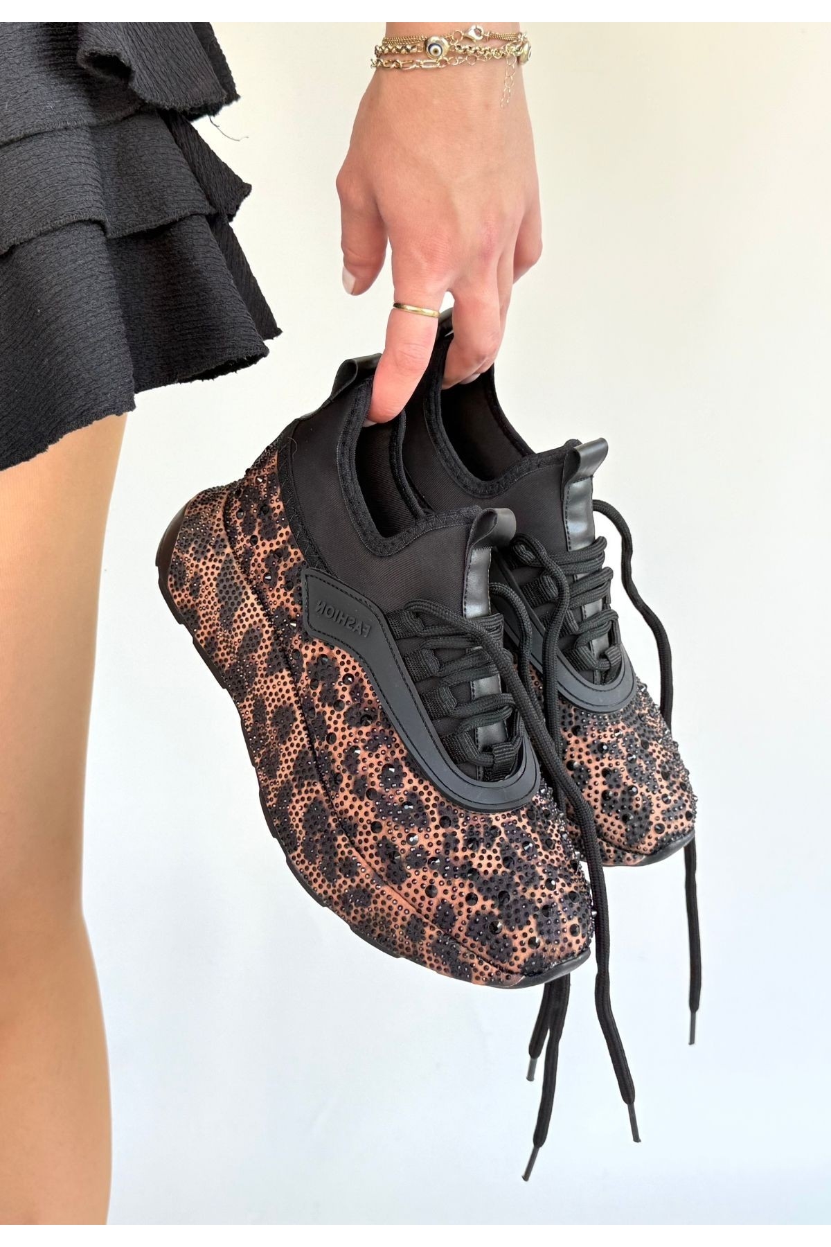 Kahverengi Boncuk İşlemeli Kadın Spor Ayakkabı - Görsel 4