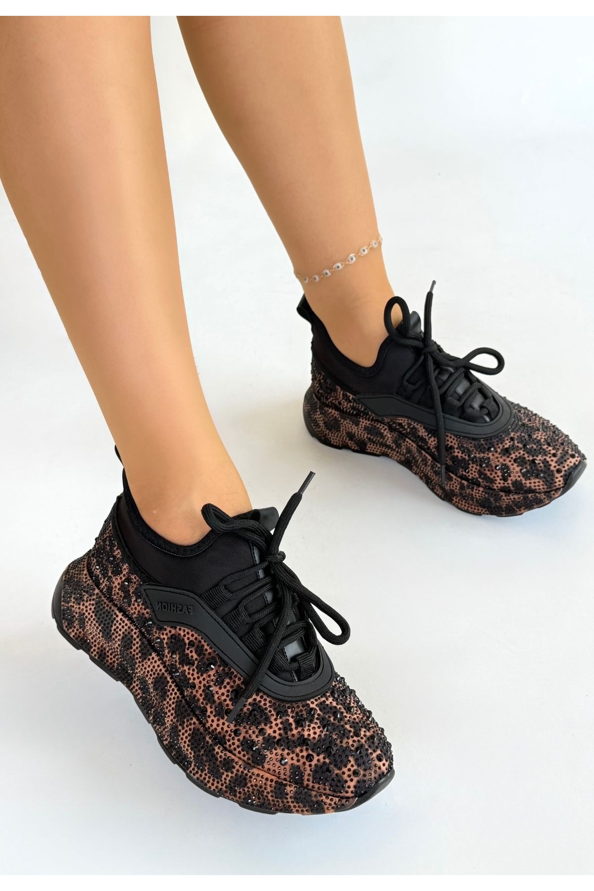 Kahverengi Boncuk İşlemeli Kadın Spor Ayakkabı - Görsel 5