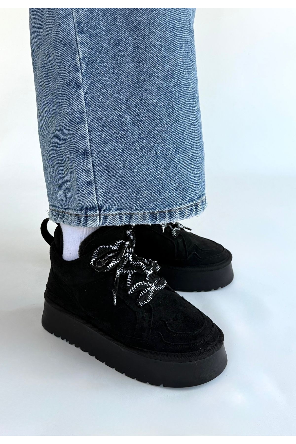 Siyah Süet Bağcıklı Kadın Düz Bot - Görsel 3