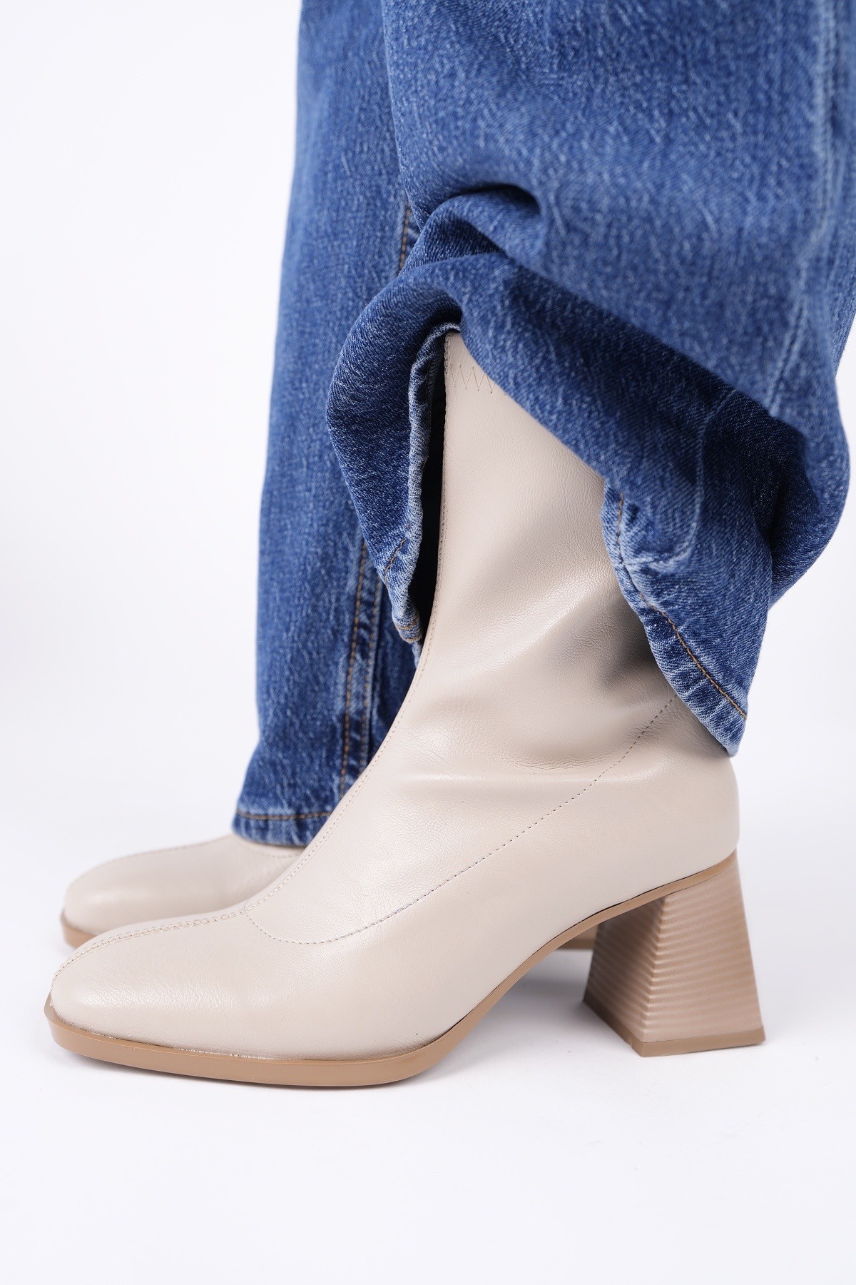 STORM Garantili Küt Burun Arkadan Fermuarlı Kadın Topuklu Bot - Görsel 3