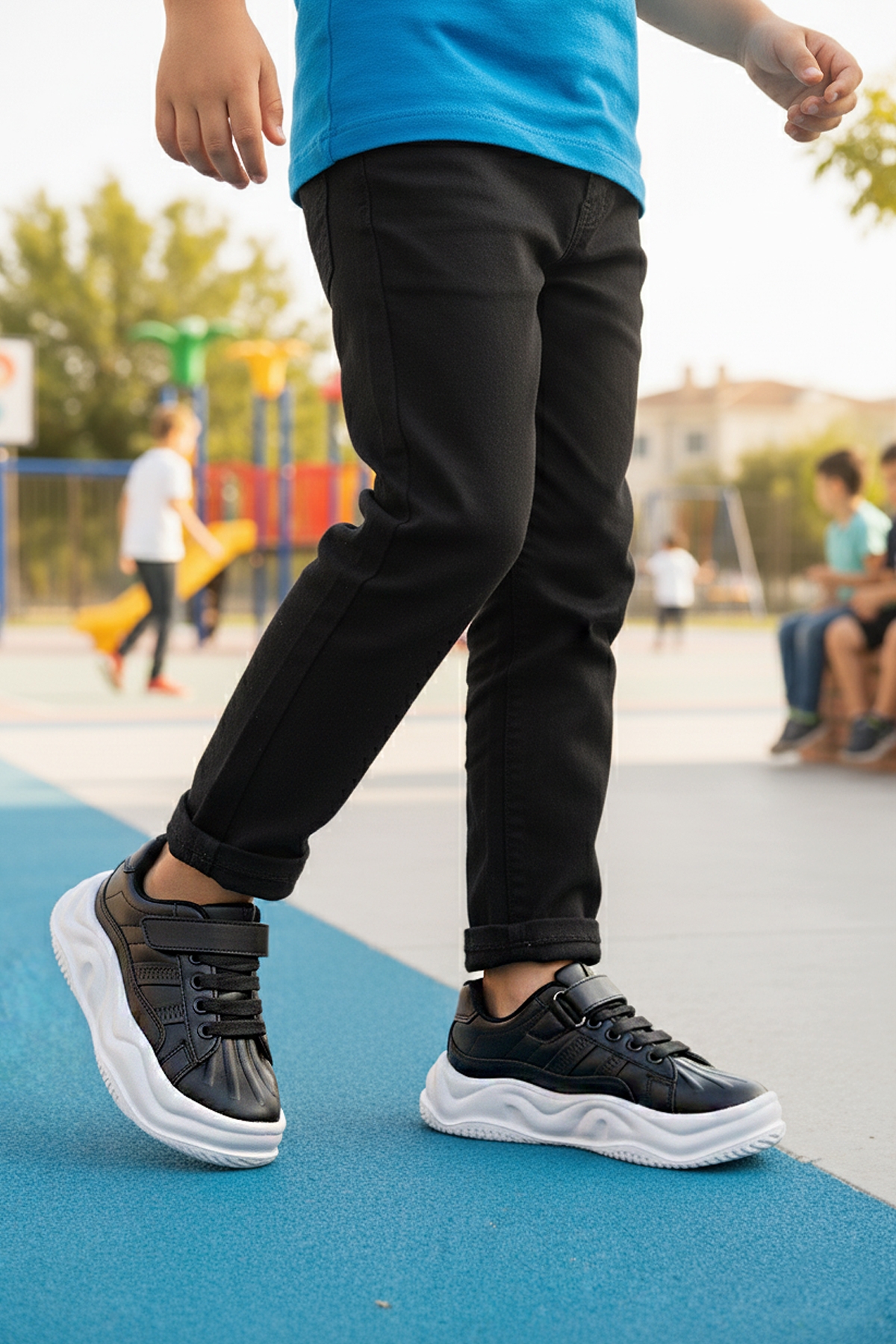 Siyah Beyaz Cırtlı Hafif Esnek Erkek Çocuk Spor Ayakkabı 2033 F - Görsel 4