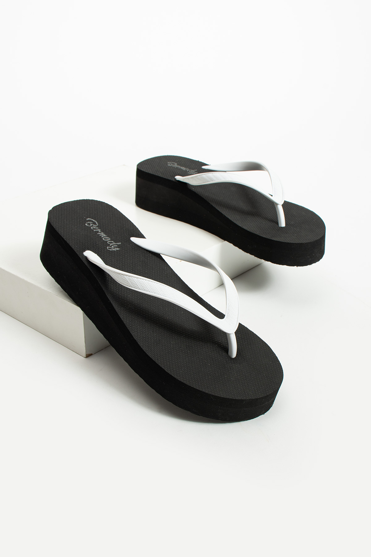 Pamela Parmak Arası Kadın Havuz Plaj Terliği - Görsel 4