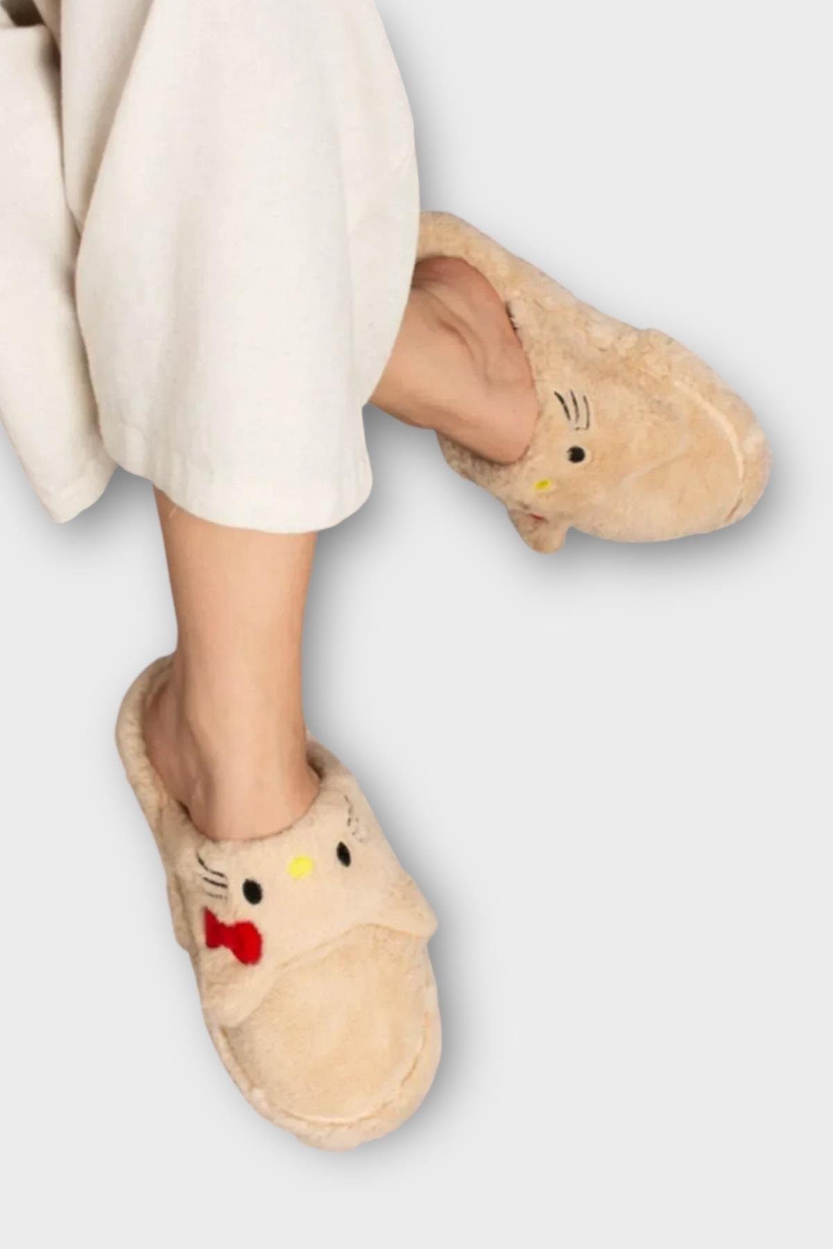 Kışlık Kadın HelloKitty Figürlü Kaydırmaz Taban Ev Ayakkabısı Panduf KAHVERENGİ - Görsel 8