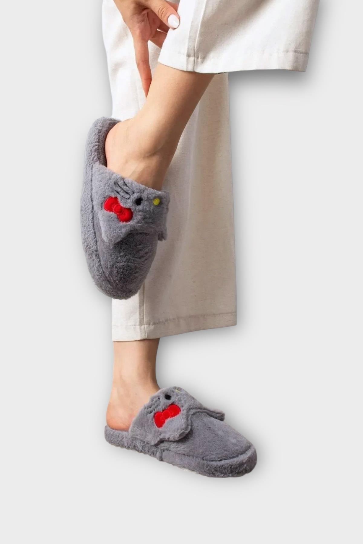 Kışlık Kadın HelloKitty Figürlü Kaydırmaz Taban Ev Ayakkabısı Panduf FÜME - Görsel 7