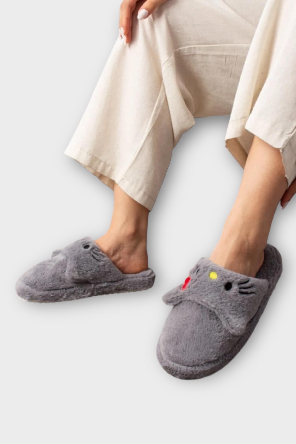 Kışlık Kadın HelloKitty Figürlü Kaydırmaz Taban Ev Ayakkabısı Panduf FÜME - Görsel 8