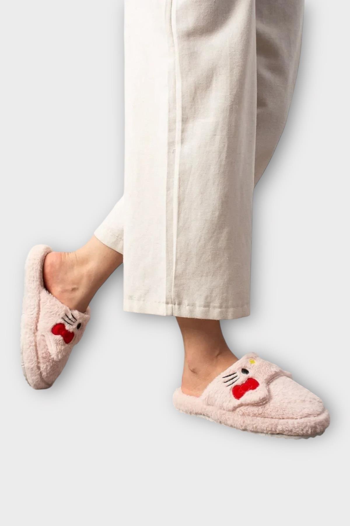 Kışlık Kadın HelloKitty Figürlü Kaydırmaz Taban Ev Ayakkabısı Panduf PUDRA - Görsel 7