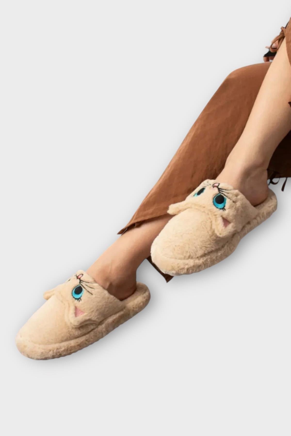 Kadın Kışlık Kedi Figürlü Kaydırmaz Taban Ev Terliği Panduf KAHVERENGİ - Görsel 3