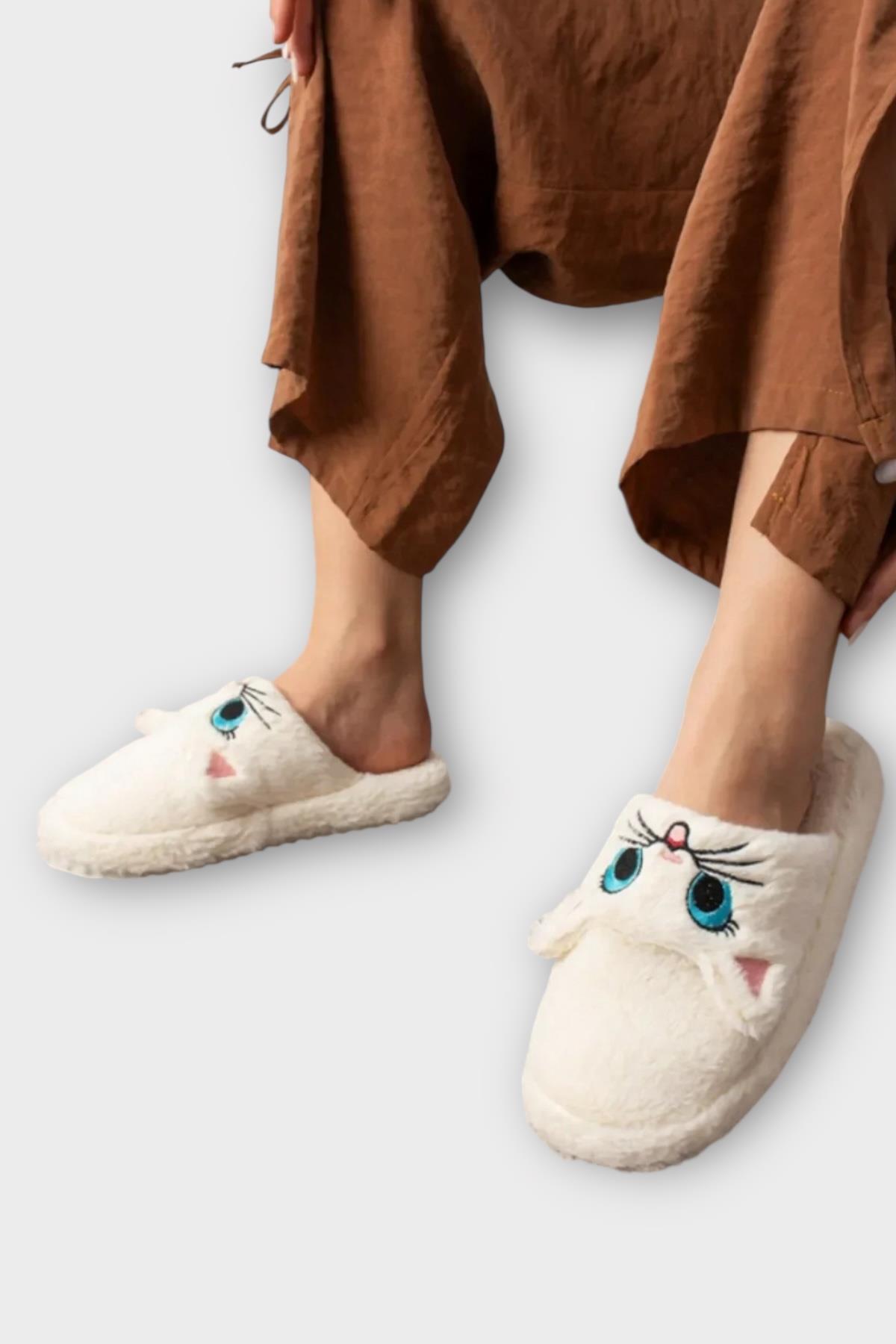 Kadın Kışlık Kedi Figürlü Kaydırmaz Taban Ev Terliği Panduf BEYAZ - Görsel 7