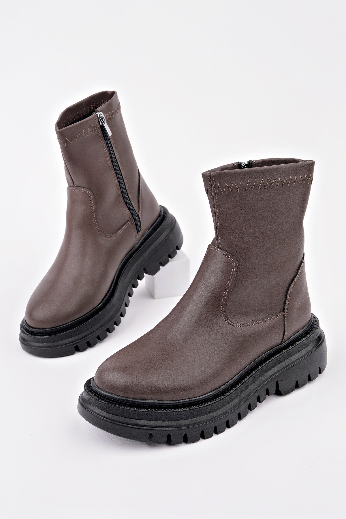 PİTA Kalın Taban Fermuarlı Kadın Bot - Görsel 7