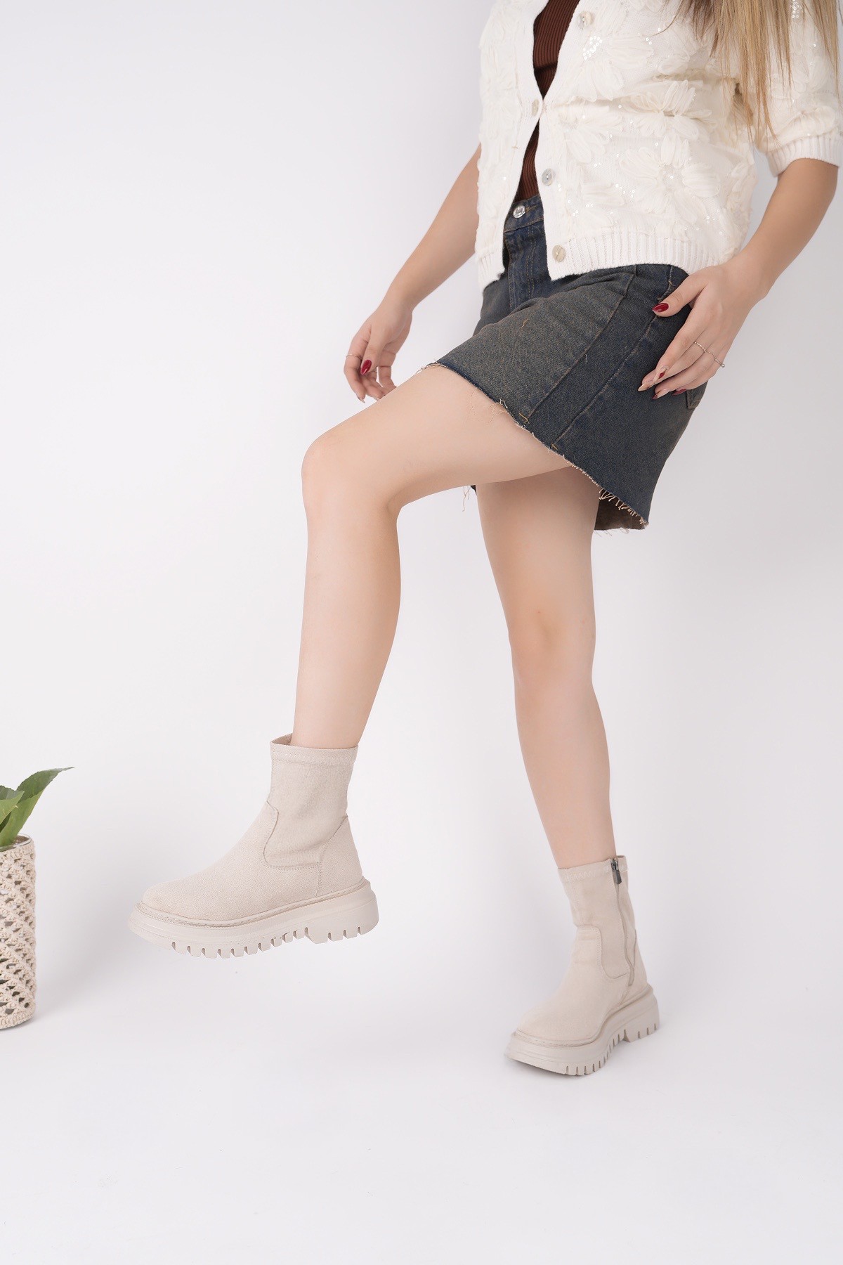 SUEVA Süet Kalın Taban Fermuarlı Kadın Bot - Görsel 8
