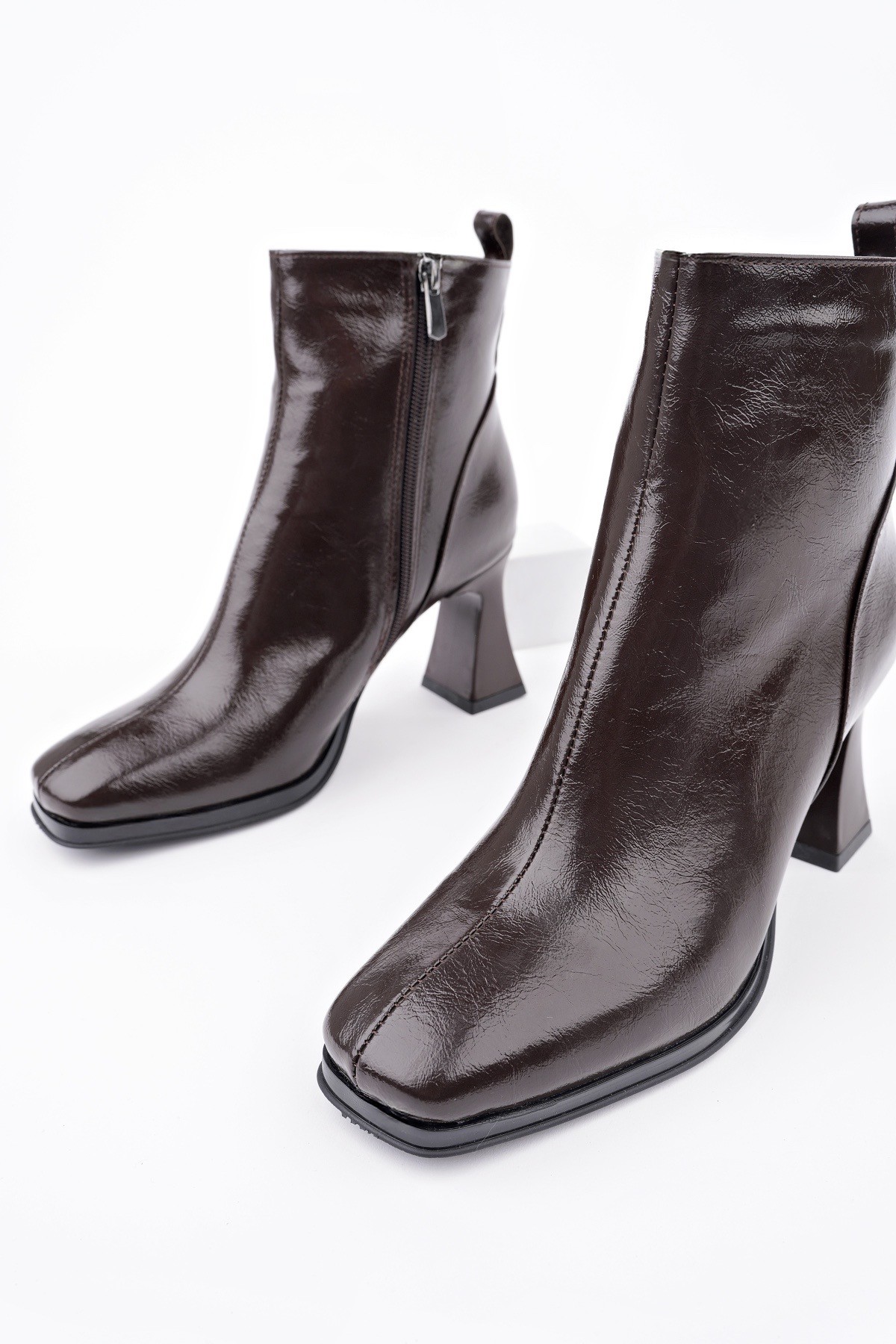 CELİNA Küt Burun Fermuarlı Topuklu Kadın Bot - Görsel 3