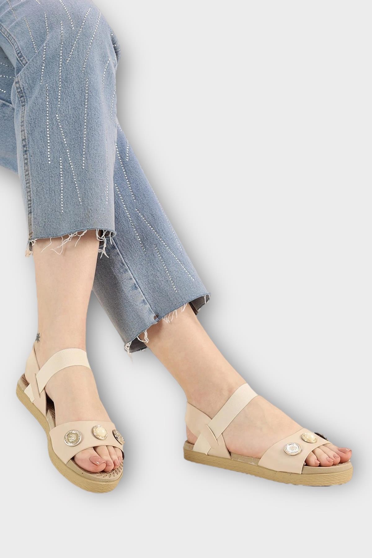 Kadın Tek Bant Aksesuarlı Bilek Lastik Detaylı Sandalet BEJ - Görsel 2