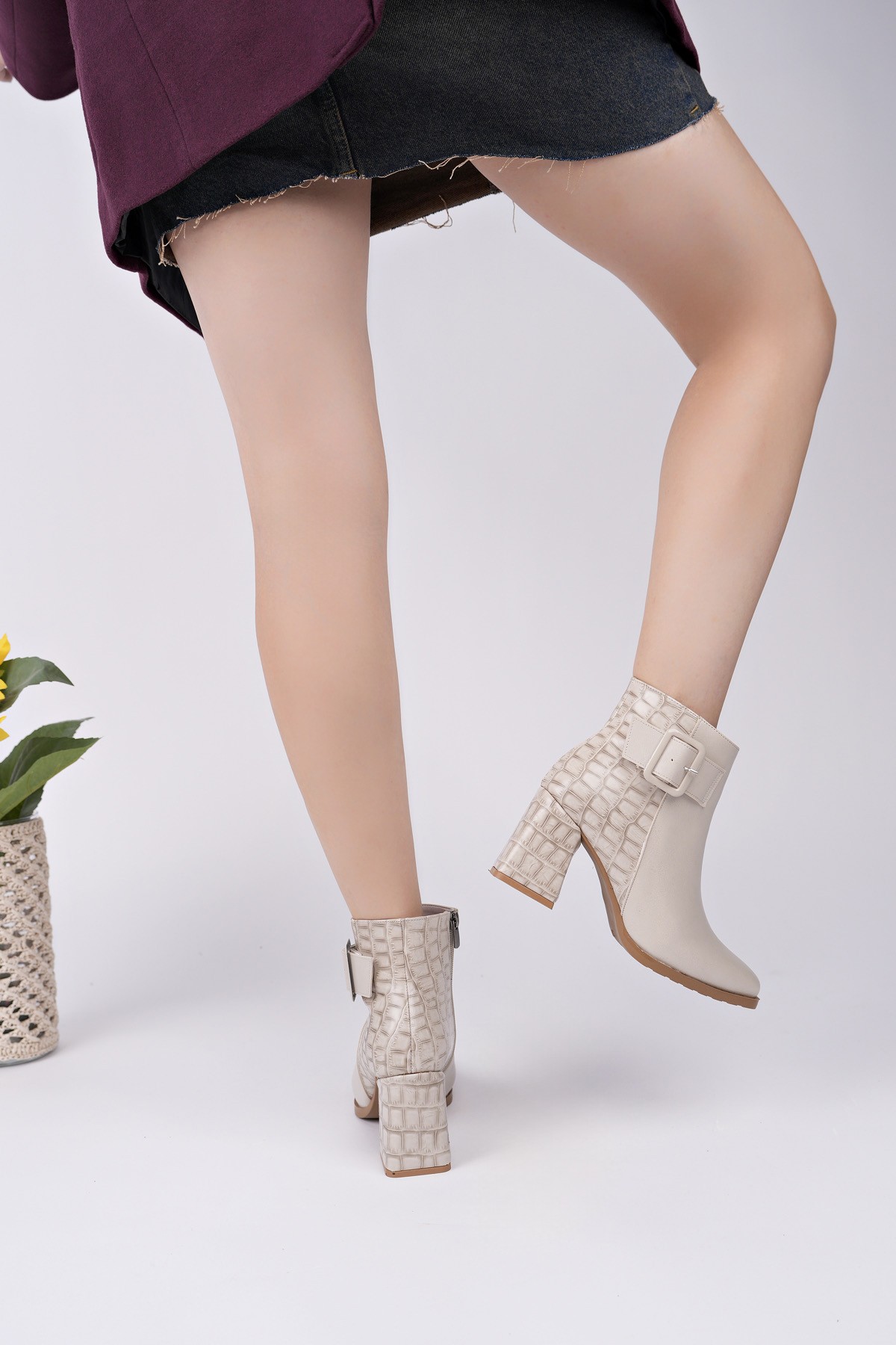 CANDORA Sivri Burun Kroko Desenli Toka Detaylı Kalın Topuklu Fermuarlı Kadın Bot - Görsel 7