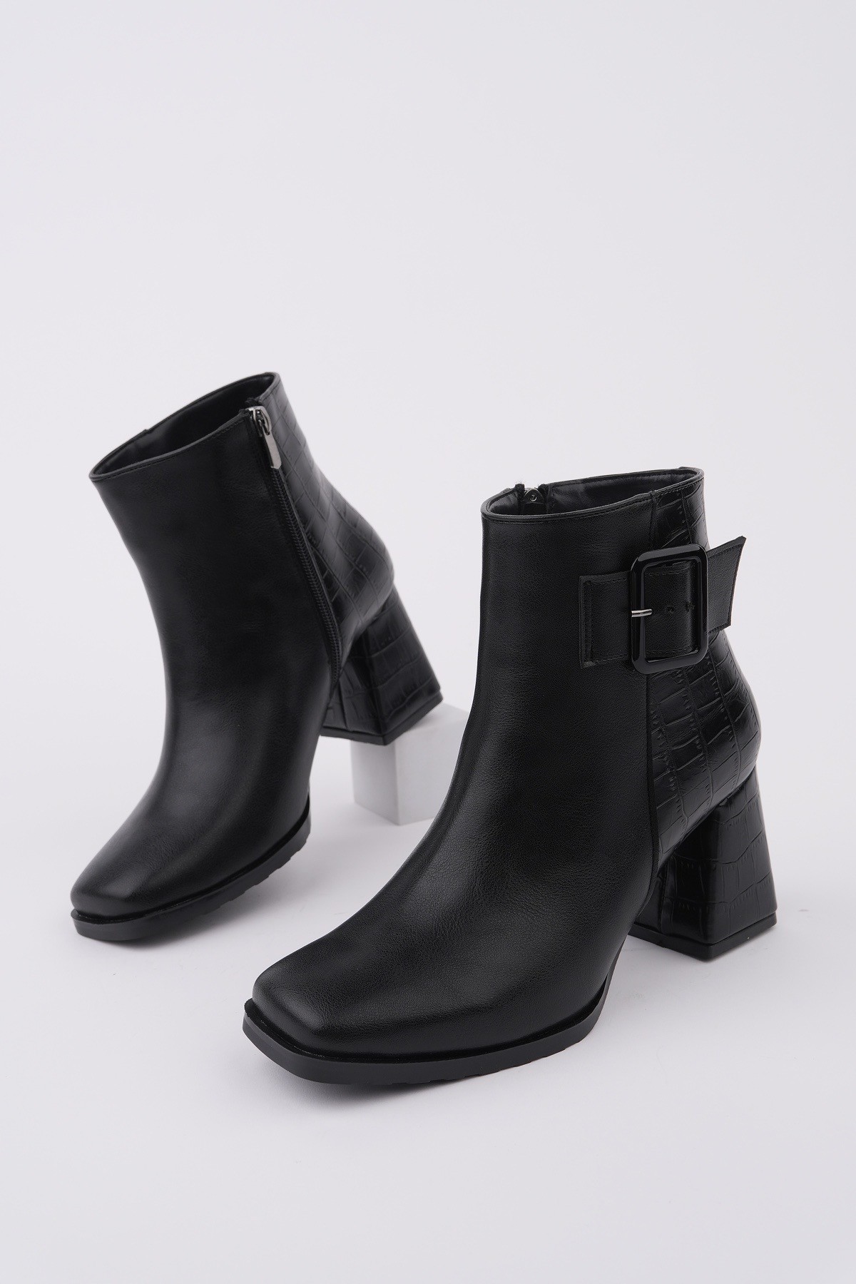 CANDORA Sivri Burun Kroko Desenli Toka Detaylı Kalın Topuklu Fermuarlı Kadın Bot - Görsel 7