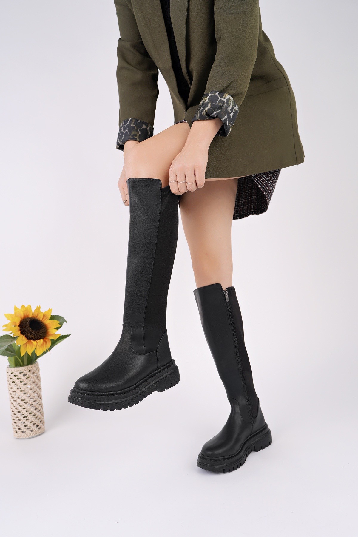 NEROX Kalın Taban Streç Detaylı Fermuarlı Kadın Çizme - Görsel 4