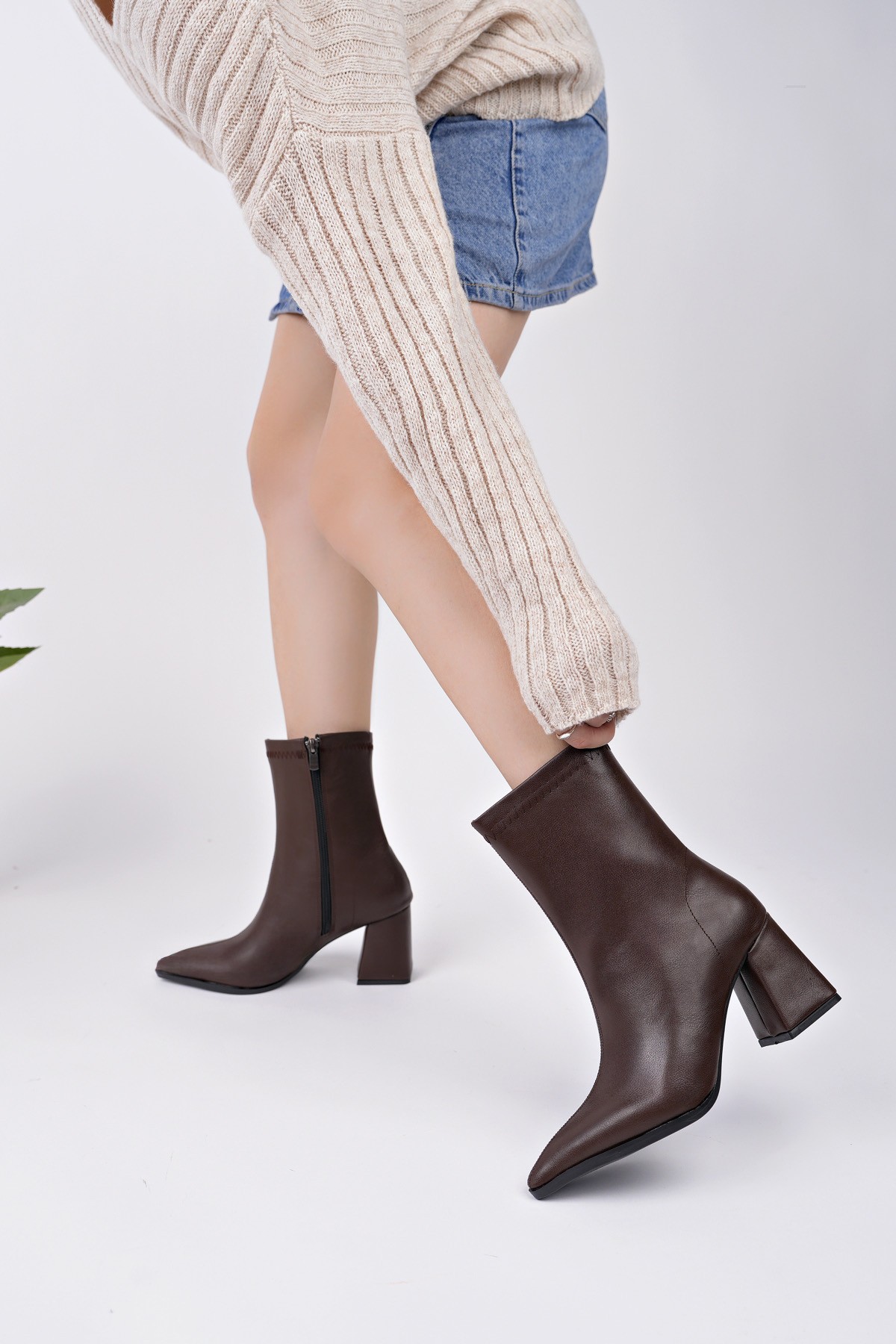 CODİ Sivri Burun Kalın Topuklu Fermuarlı Kadın Bot - Görsel 7