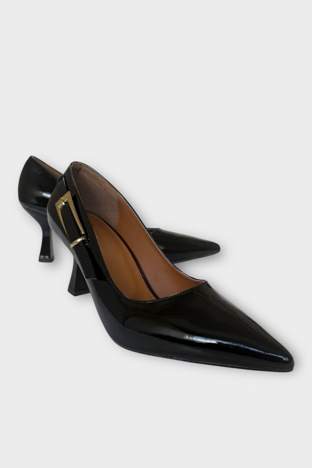 Kadın Rugan Yan Bant Detaylı Topuklu Ayakkabı SİYAH - Görsel 3